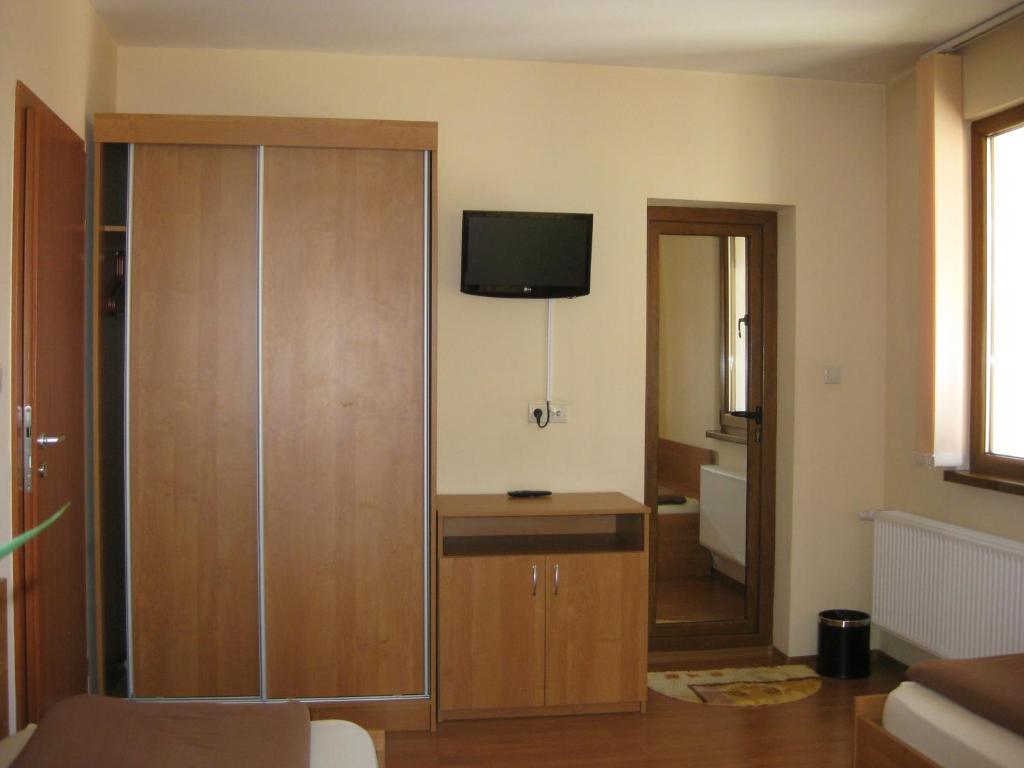Family Hotel Veronika Devin Extérieur photo