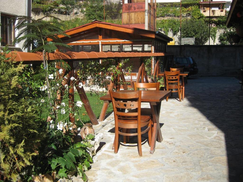 Family Hotel Veronika Devin Extérieur photo